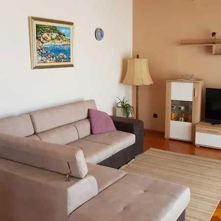 Labor Apartment *
